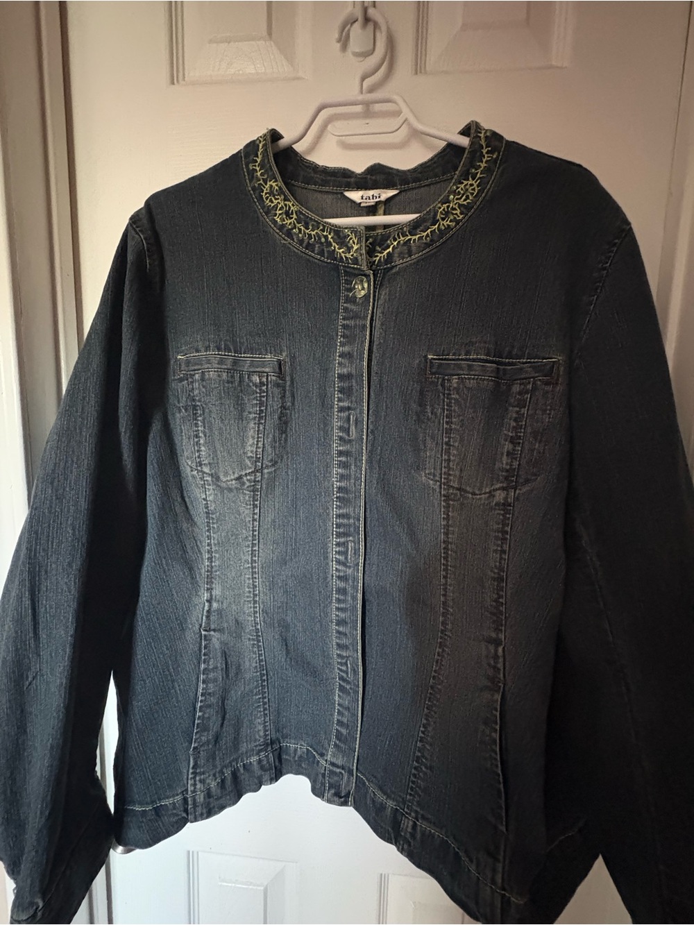 Tabi Women's Denim Jacket with Embroidered Collar